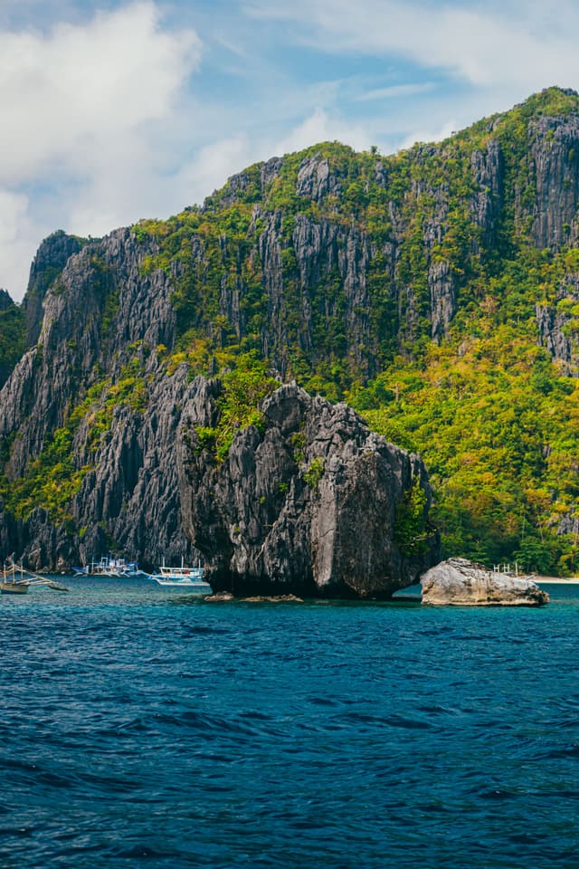 🌊 Island Hopping